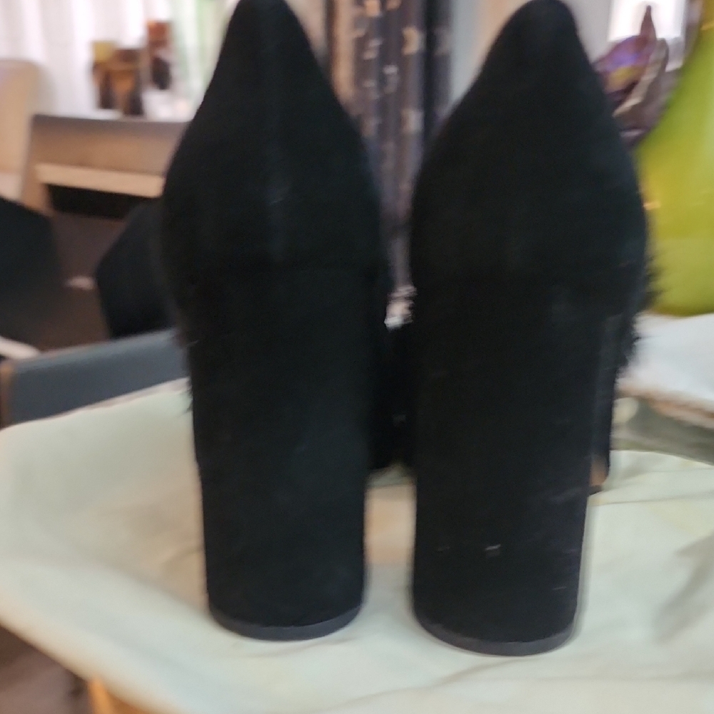 Black Fur-Trimmed Women's Shoes - Picture 4 of 9